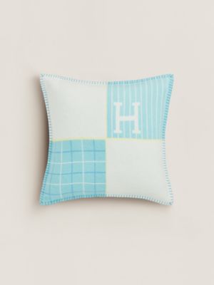 クッション 《アヴァロン・カブリオル》 | Hermès - エルメス-公式サイト